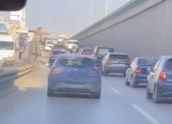 'Kaza geliyorum' dedi, önce şeritten çıktı, sonra kaza yaptı