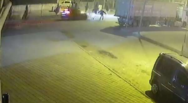 Mardin'de otomobilin yayalara çarptığı kaza kamerada