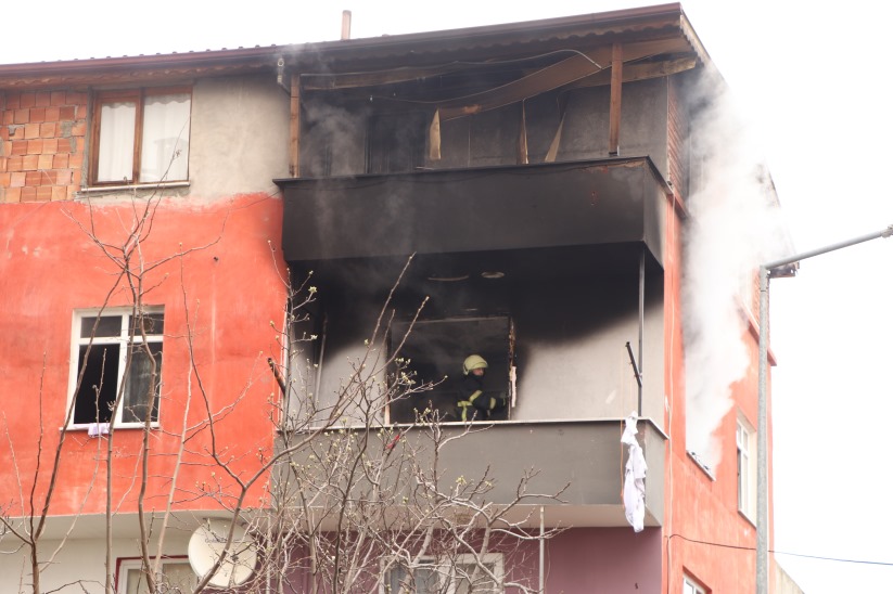 Samsun'da sobayı yakmak istedi, evi küle döndü! Yaralılar var