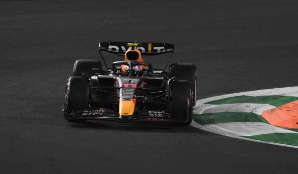 Formula 1 Suudi Arabistan GP'de kazanan Verstappen oldu