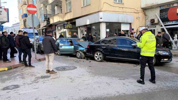 Sinop'ta 4 aracın karıştığı kazada 1 yaralı