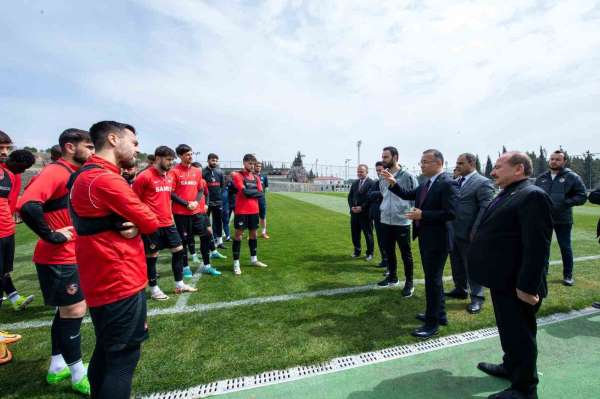Vali Çeber'den Gaziantep FK'ya moral ziyareti