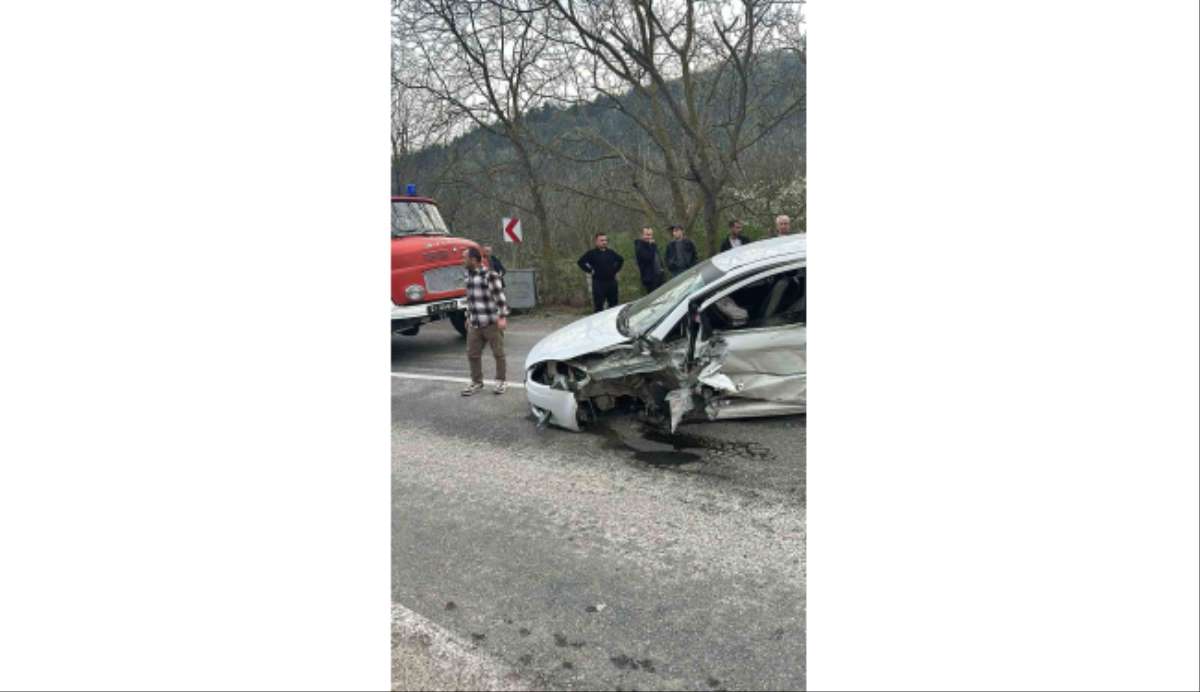 Sinop'ta iki otomobil çarpıştı: 7 yaralı