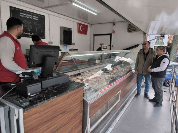 Halk Et Mobil Satış Tırı'na ilçelerde yoğun ilgi