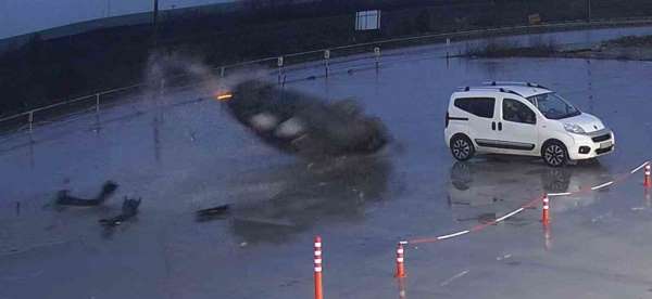 Otomobilin 60 metre boyunca defalarca takla attığı kaza kamerada