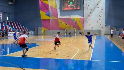 Yıldızlar Hentbol Türkiye Şampiyonası Zonguldak'ın ev sahipliğinde sürüyor