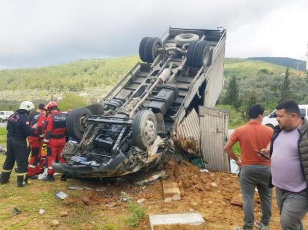 Milas'ta trafik kazası: 1'i ağır 2 yaralı - Muğla haber