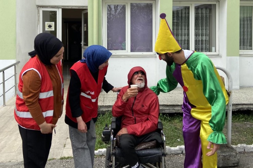 Samsun'da Nisan doğumlu yaşlılara toplu kutlama