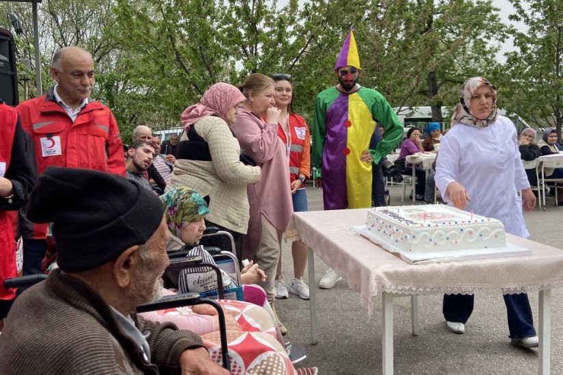 Samsun'da Nisan doğumlu yaşlılara toplu kutlama