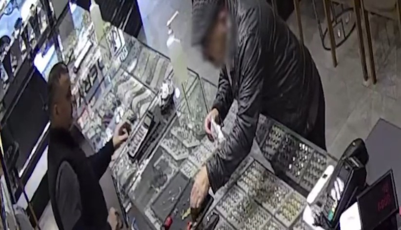 Samsun'da sahte altın satarak kuyumcuları dolandıran 2 kişi yakalandı