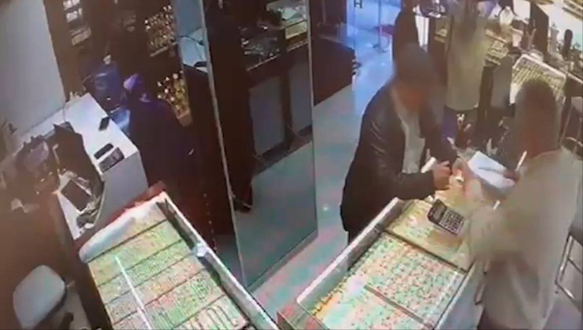 Samsun'da sahte altın satarak kuyumcuları dolandıran 2 kişi yakalandı
