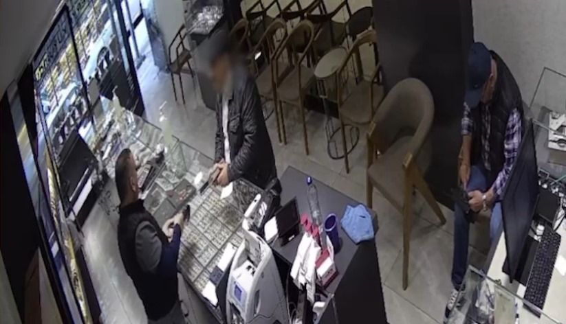 Samsun'da sahte altın satarak kuyumcuları dolandıran 2 kişi yakalandı