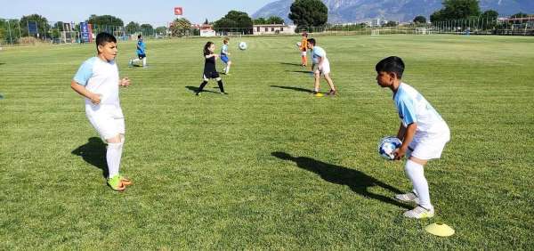 Yunusemre Belediyespor futbol altyapısı antrenmanlara başladı