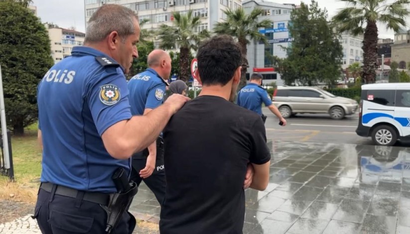 Kültür merkezinin çatısına çıktı, ekipler 1 saatlik çalışmayla ikna etti