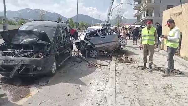 Erzurum'da feci kaza: Beton mikseri onlarca aracı biçti