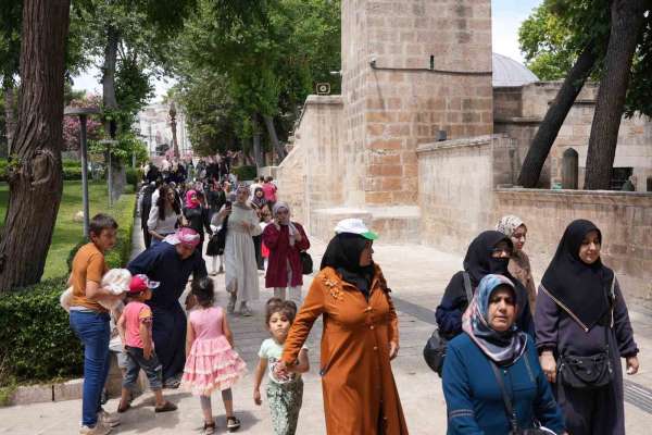 Şehitkamilli kadınlardan Şanlıurfa'ya tarihi gezi