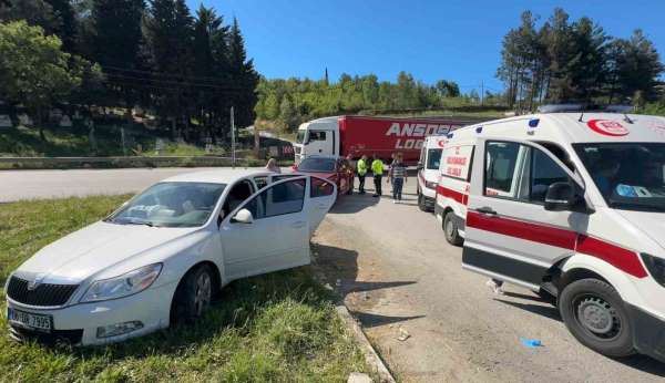 Samsun'da SUV ile otomobil çarpıştı: 1'i çocuk 2 yaralı