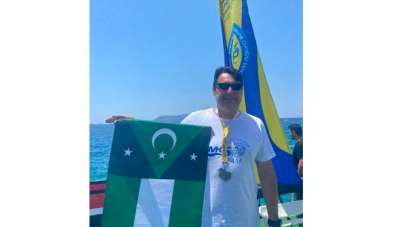 Bursalı belediye başkan yardımcısı Yunan adasından Türkiye'ye yüzerek geçti