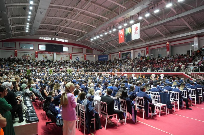 Samsun'da 450 öğrencinin mezuniyet heyecanı