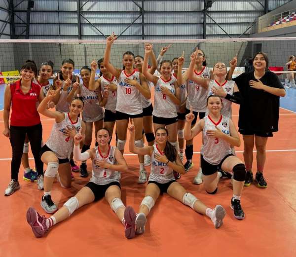 Kayserili voleybolcular Türkiye Çeyrek Finali'ni 'Arda Güler Sevinci' ile kutladı