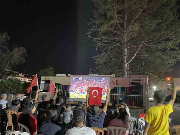 Malatya'da konteyner kentte milli coşku