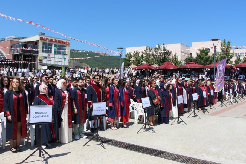 OMÜ'de 700 öğretmen adayı mezun oldu