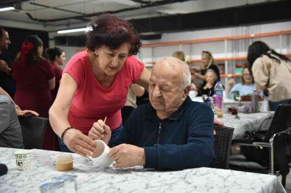 'Çini Sanatıyla Nesiller Buluşuyor' etkinliği