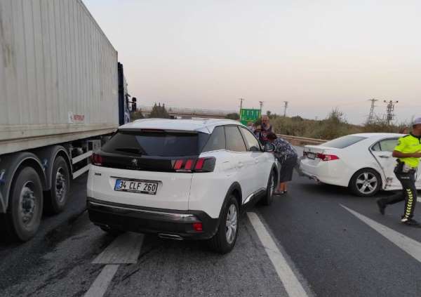 Tarsus'ta zincirleme trafik kazası: 5 yaralı 