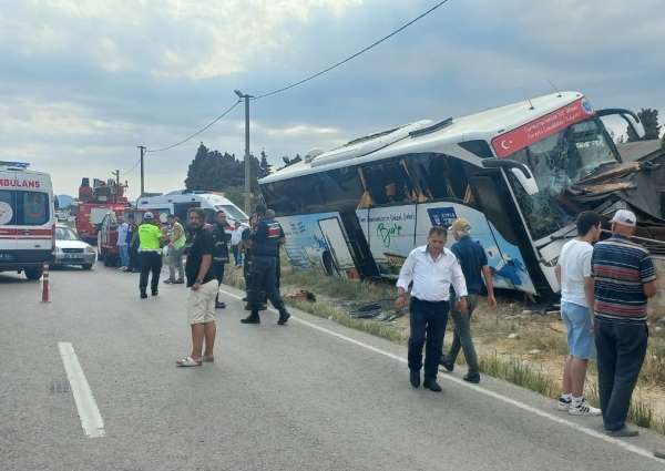 Gelibolu'da tur otobüsü kaza yaptı; 1 ölü, 8 yaralı