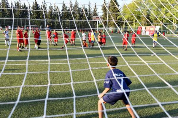 Osmaniye'de yaz spor okullarında çocuklar eğlenerek öğreniyor
