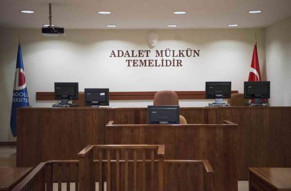 Anadolu Üniversitesi Hukuk Fakültesi, Türk adalet sistemine nitelikli mezunlar kazandırıyor