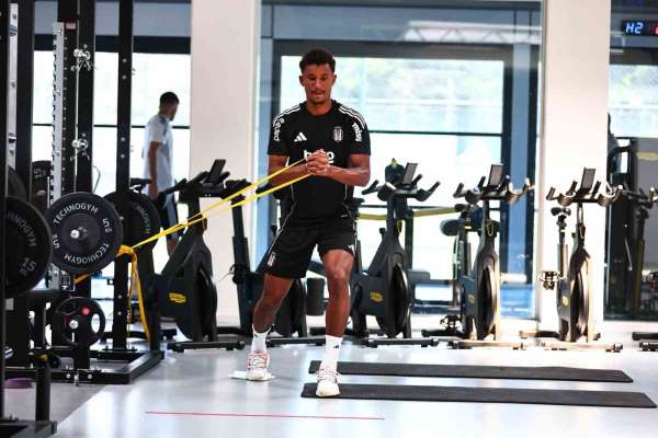 Beşiktaş, günün ikinci antrenmanında salonda çalıştı