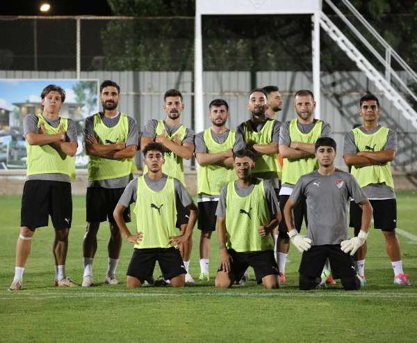 Elazığspor'da Erzurum kampı 29 futbolcu ile başladı
