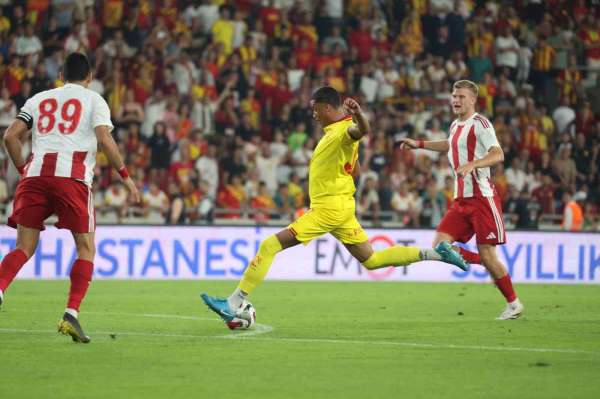 Göztepe, hazırlık maçlarında göz doldurdu