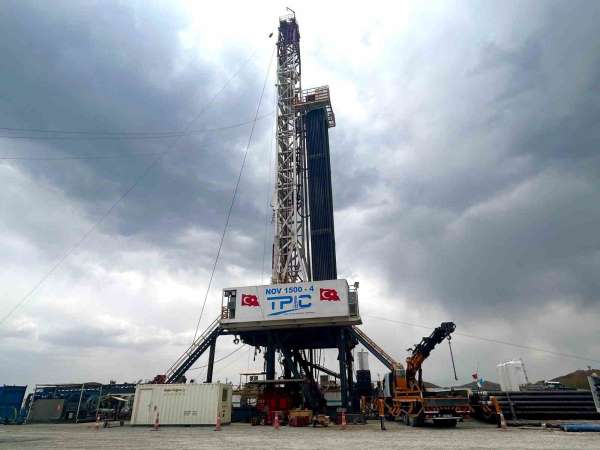 Kato Dağı'nda petrol heyecanı: 2 bin 800 metreye inildi