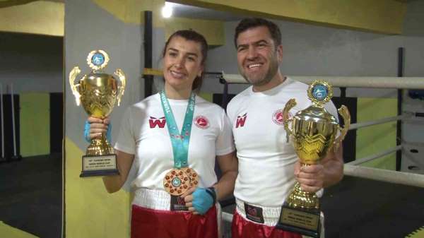 Kick boksa stres atmak için başladılar, Dünya Kupası şampiyonluğu elde ettiler