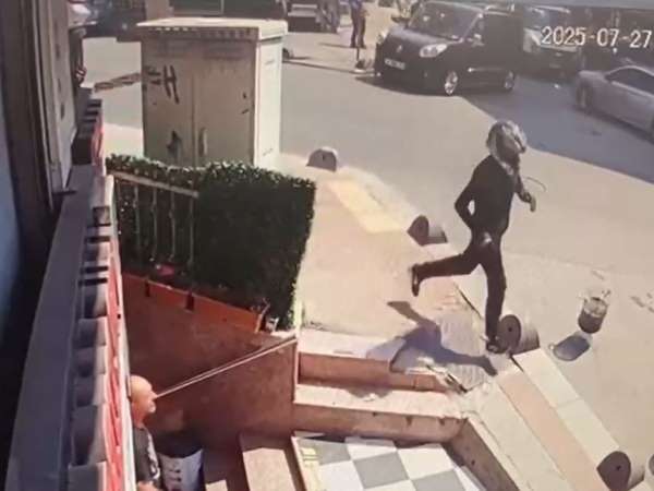 Küçükçekmece'de silahlı saldırıya uğrayan şahıs yaralandı, kasklı şüpheli kaçtı