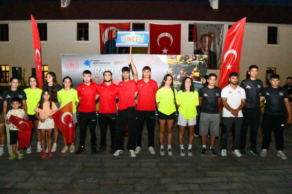 Tunceli'de kortejli, halaylı rafting şampiyonası açılışı