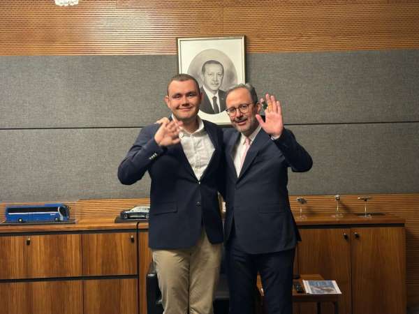 Kasapoğlu'ndan İzmirli sporcuya tebrik