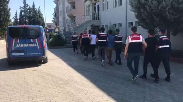 İzmir'de jandarmadan terör operasyonu: 4 gözaltı 