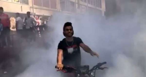 (Özel) İstanbul'da motosikletli magandaların 'drift' terörü kamerada 