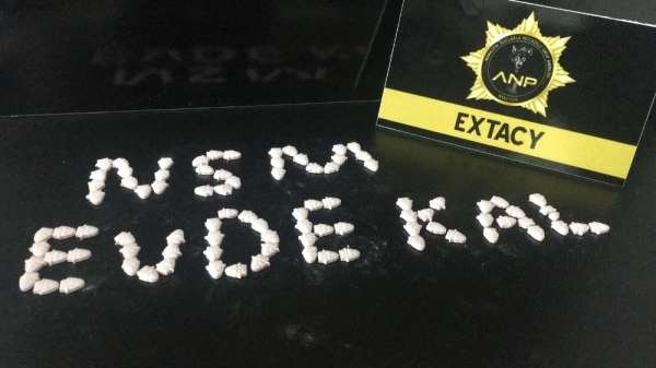 Sigara paketi içerisinde uyuşturucu hap ele geçirildi 