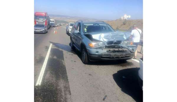 Karabük'te zincirleme trafik kazası: 2 yaralı