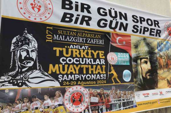 Çocuklar Muaythai Türkiye Şampiyonası Bitlis'te düzenlendi