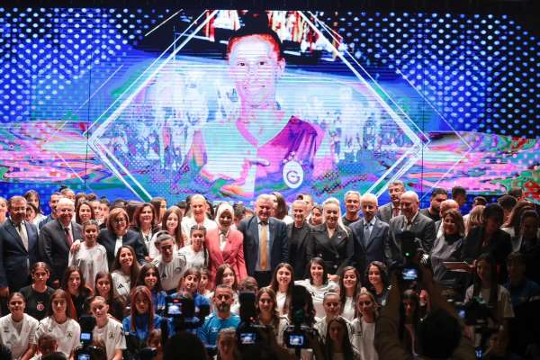 Bakan Bak: 'Bugün Şırnak'ta roket sesleri yerine raket sesleri var'