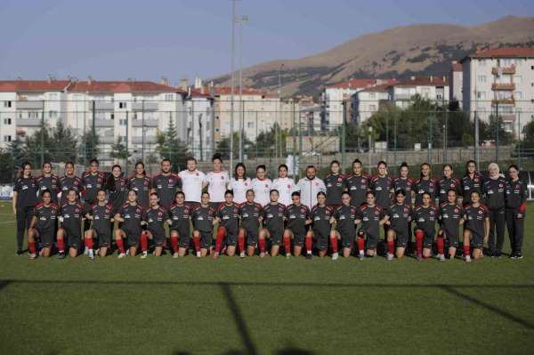 U17 Kız Millî Takımı'nın Erzurum hazırlık kampı sürüyor
