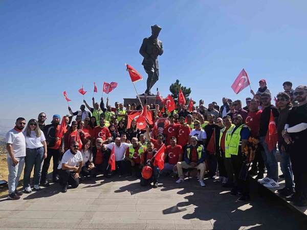 Motosiklet tutkunları Afyonkarahisar'da 'Zafer Sürüşü' düzenledi
