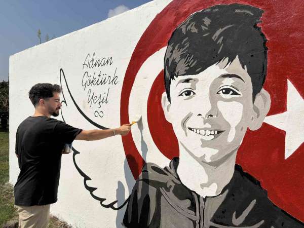 Okul saldırısında hayatını kaybeden Adnan'ın portresi memleketinde duvara çizildi