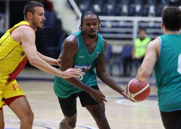Y. Denizli Basket ilk provasında Göztepe ile berabere kaldı