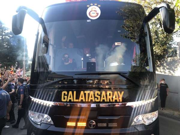 Galatasaray derbi için yola çıktı 